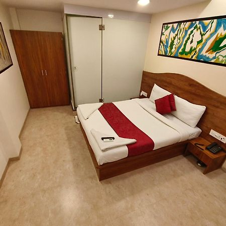Hotel Beach Crown Juhu Мумбаї Екстер'єр фото