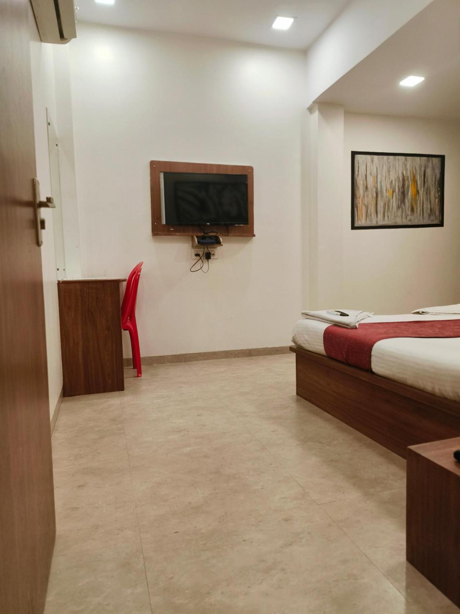 Hotel Beach Crown Juhu Мумбаї Екстер'єр фото