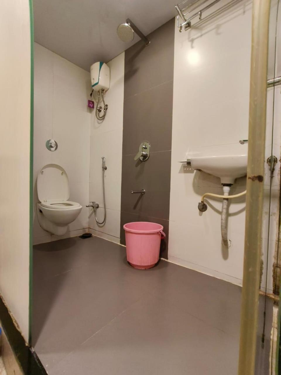 Hotel Beach Crown Juhu Мумбаї Номер фото